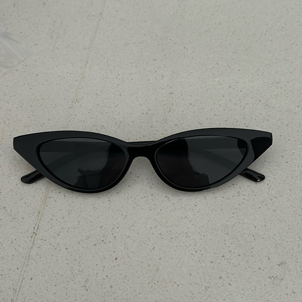 Black SUNNIES